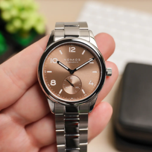 Nomos Club Sport Neomatik 39 recensione